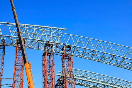 钢结构施工在冶金产品仓库或施工现场建造电枢.